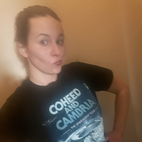 Meet your Posher, Kat - Picture 3 of 3